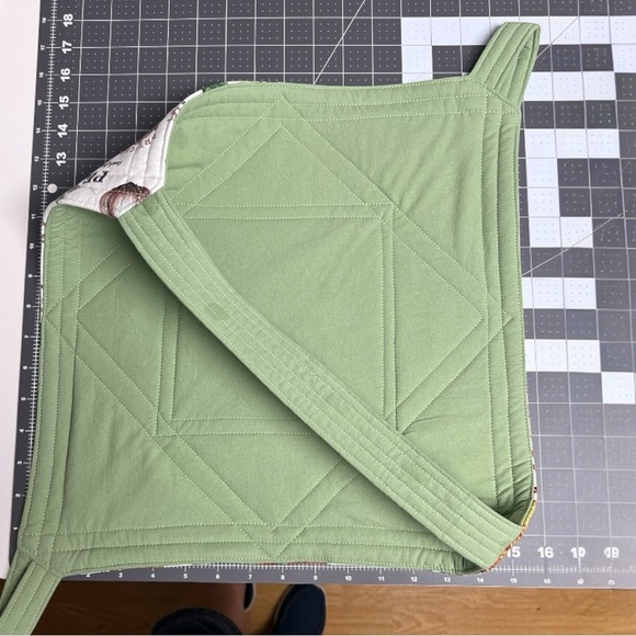 Hand Crafted Casserole Carrier Small Quilted Reversible Pie Plate Carrier - Picture 7 of 15